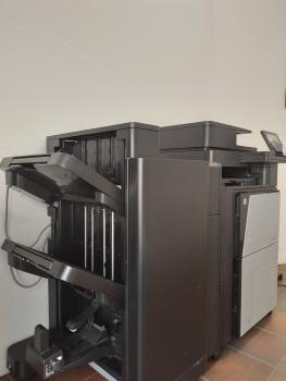 Preview: HP Color LaserJet flow MFP M880 mit HP CZ999A Finisher