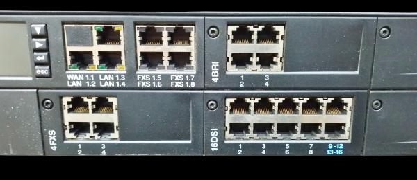 Mitel 470 Telefonanlage mit mehreren Endbenutzter-Karten